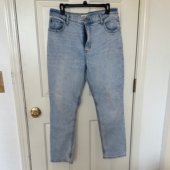 Abercrombie & Fitch The 90s Slim Straight Ultra High Rise Jeans - Picture 1 of 6